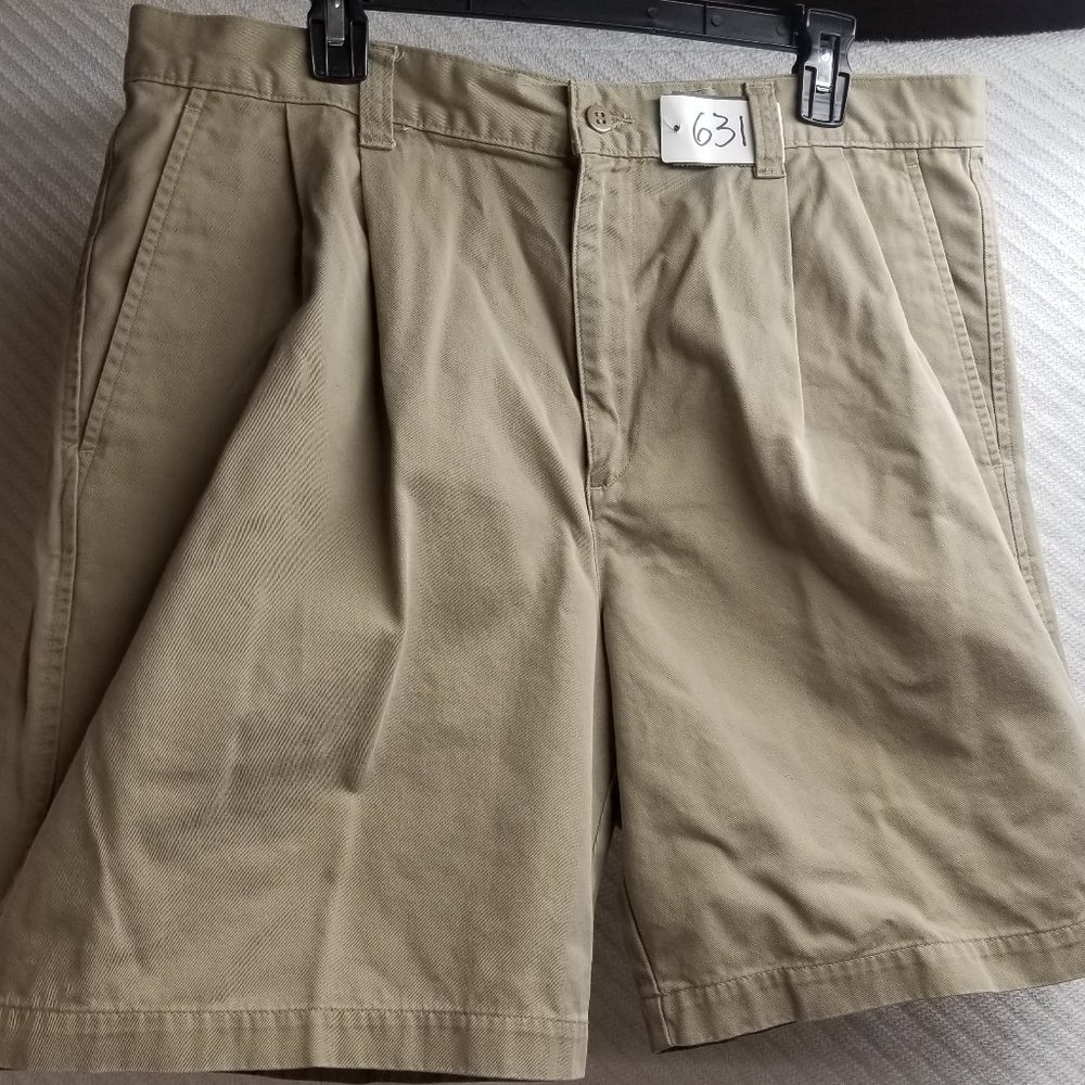 631 - Dockers 38W Shorts